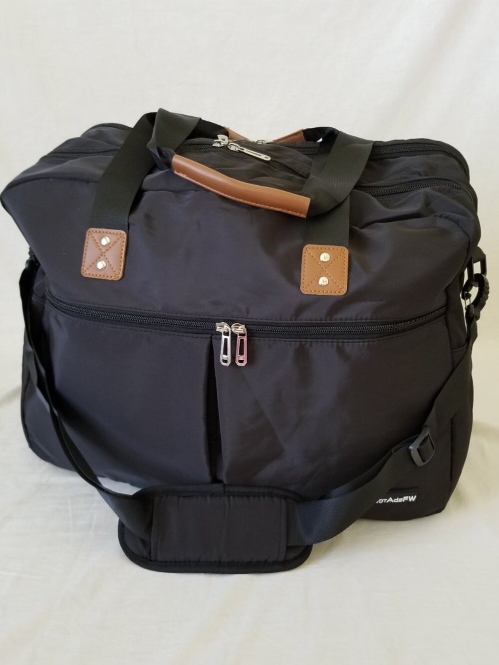 NWT! Laptop Tote Duffel Shoulder Bag with Shoulder/Luggage Straps & Tons of Room